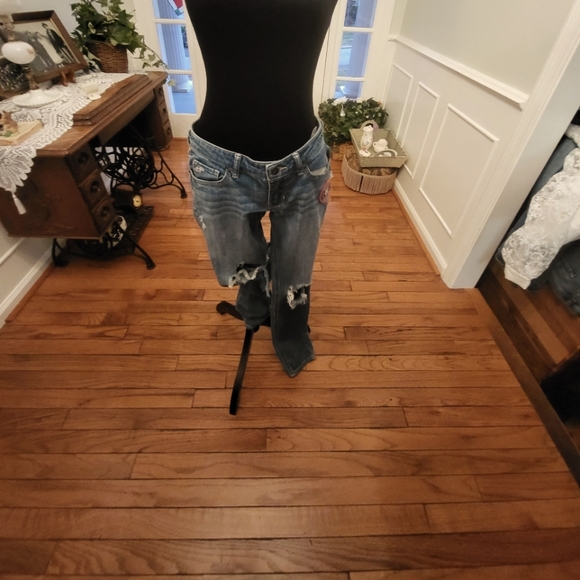 4/$19 Hollister distressed skinny jeans 31 in inseam size 5 - Picture 1 of 7